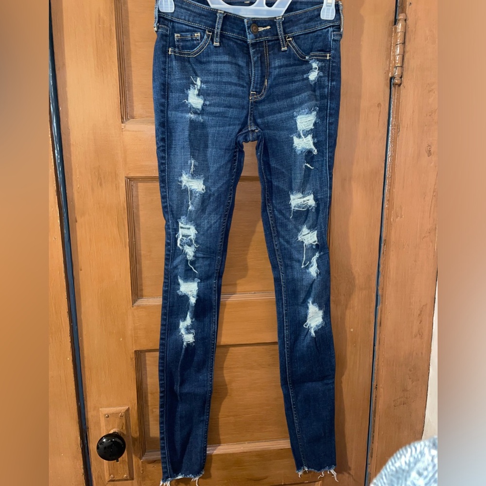Hollister 5Pocket Low Rise Dark Wash Destroyed Super Skinny Jeans Size0 (24 in)